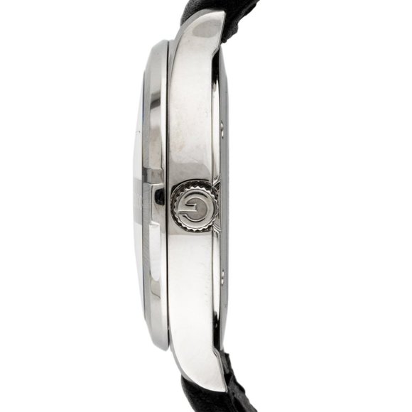 Gucci Black 5700 29mm Series Watch w/ box!